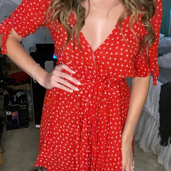 X REVOLVE Oslo Dress in Rosario Red
FAITHFULL THE BRAND - Picture 5 of 7